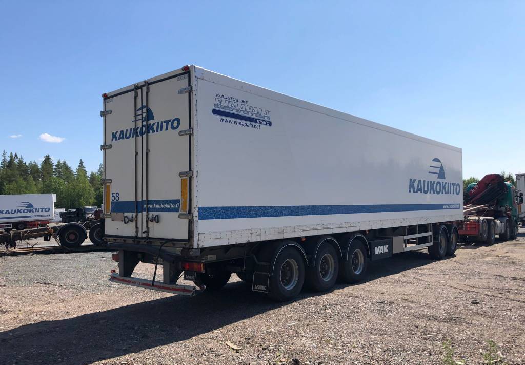 VAK 5 akselinen umpiputki rahtivaunu  - Closed box trailer: picture 2