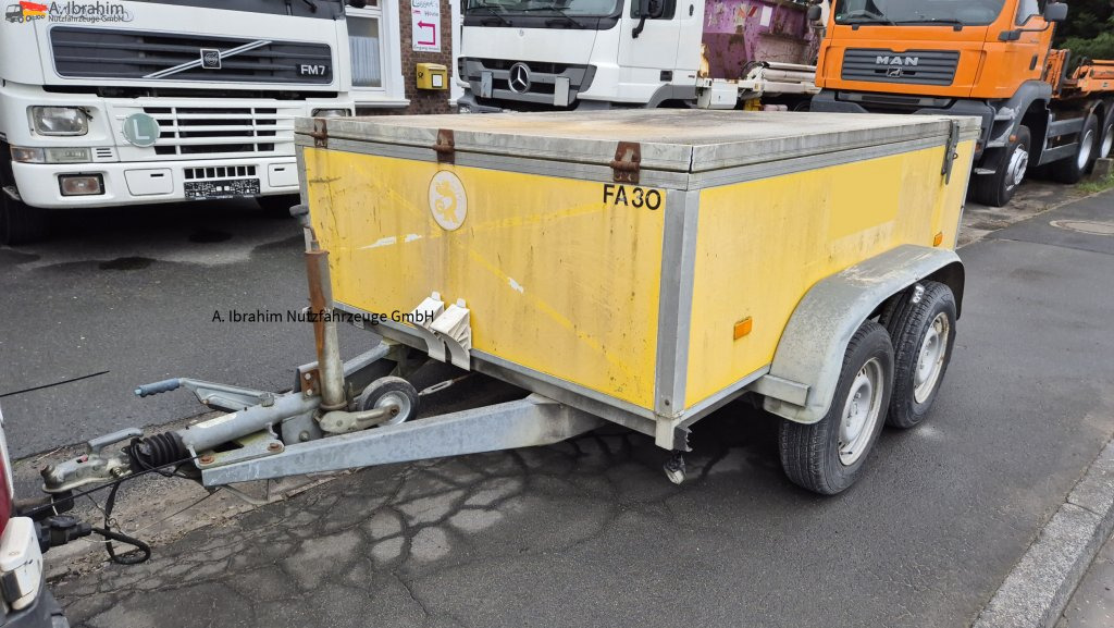 Wagenbouw Hapert K2700 Deichsel verstellbar - Closed box trailer: picture 1