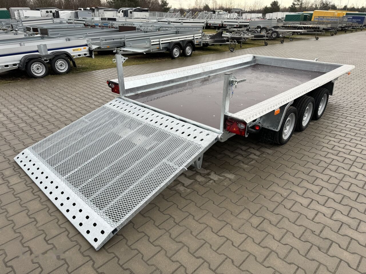 New Plant trailer Wiola B3540 MAX 3 axle trailer 3.5 T GVW machine transporter excavator: picture 33