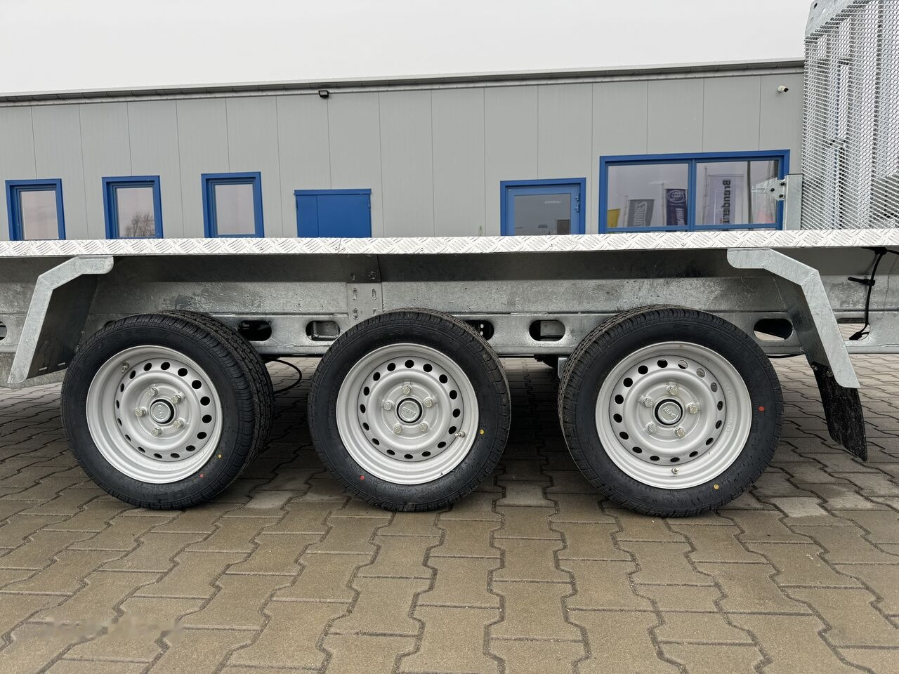 New Plant trailer Wiola B3540 MAX 3 axle trailer 3.5 T GVW machine transporter excavator: picture 20