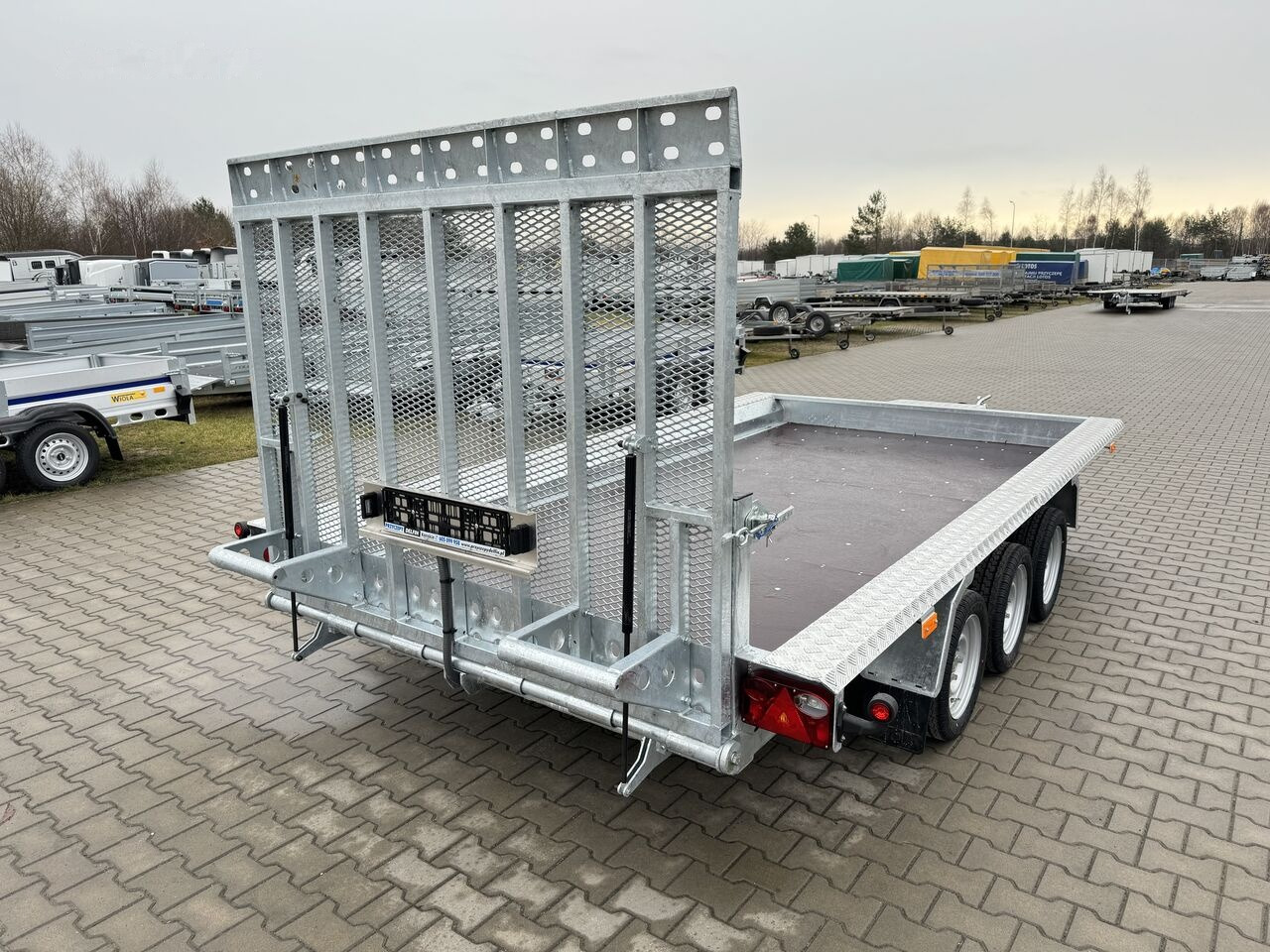 New Plant trailer Wiola B3540 MAX 3 axle trailer 3.5 T GVW machine transporter excavator: picture 15