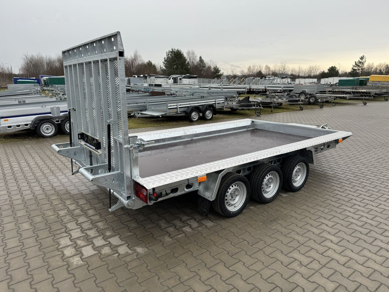 New Plant trailer Wiola B3540 MAX 3 axle trailer 3.5 T GVW machine transporter excavator: picture 17