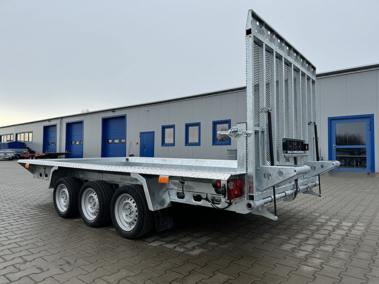 New Plant trailer Wiola B3540 MAX 3 axle trailer 3.5 T GVW machine transporter excavator: picture 19