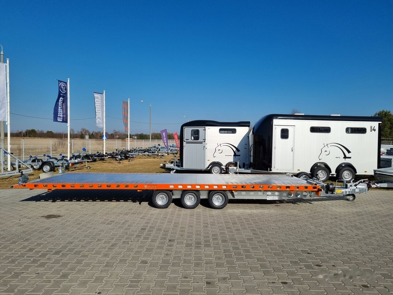 Wiola L35G65P hydraulic lifting 650x216 cm 3.5T GVW for vans trucks - Autotransporter trailer: picture 4