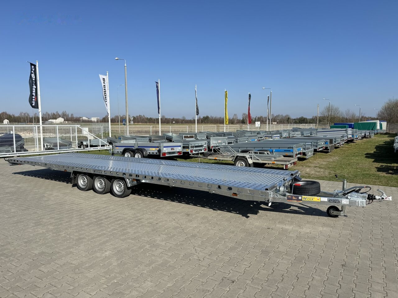 Wiola L35G85 8.5m long trailer with 3 axles for transport of 2 cars - Autotransporter trailer: picture 1