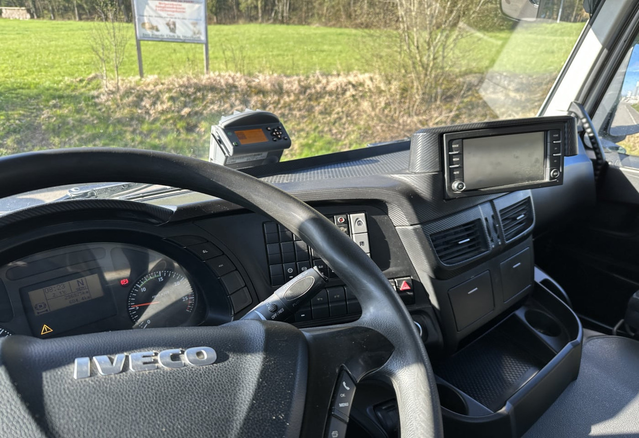 2017 Iveco 410T50-5 Trakker 10×4 3-SK - Tipper: picture 3