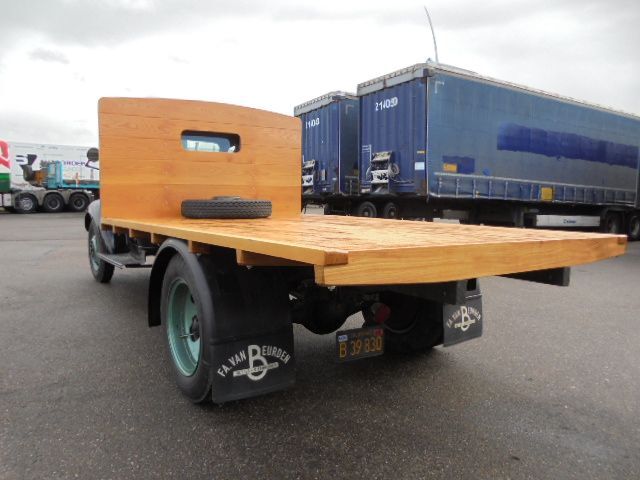 Chevrolet 1 1/2 TON FLATBED - Dropside/ Flatbed truck: picture 5
