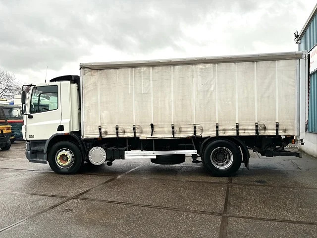 DAF 75 .310 4x2 WITH CURTAINSIDE BOX (EURO 3 / MANUAL GEARBOX / AIRCONDITIONING / 2.000 KG. LOADING PLATFORM) - Curtainsider truck: picture 5