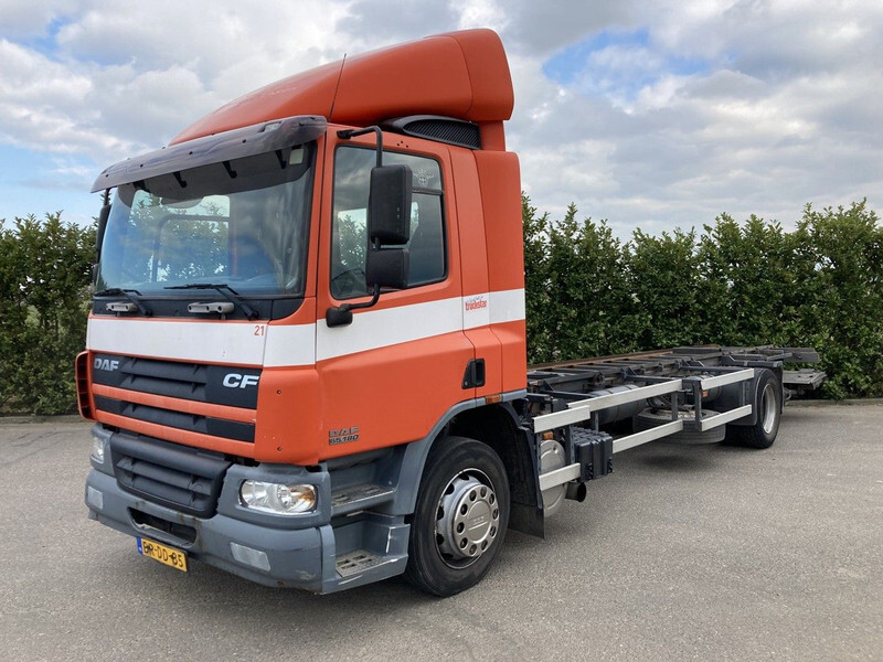 Cab chassis truck DAF FA CF65.180 Euro3 Manual / Laadklep: picture 2