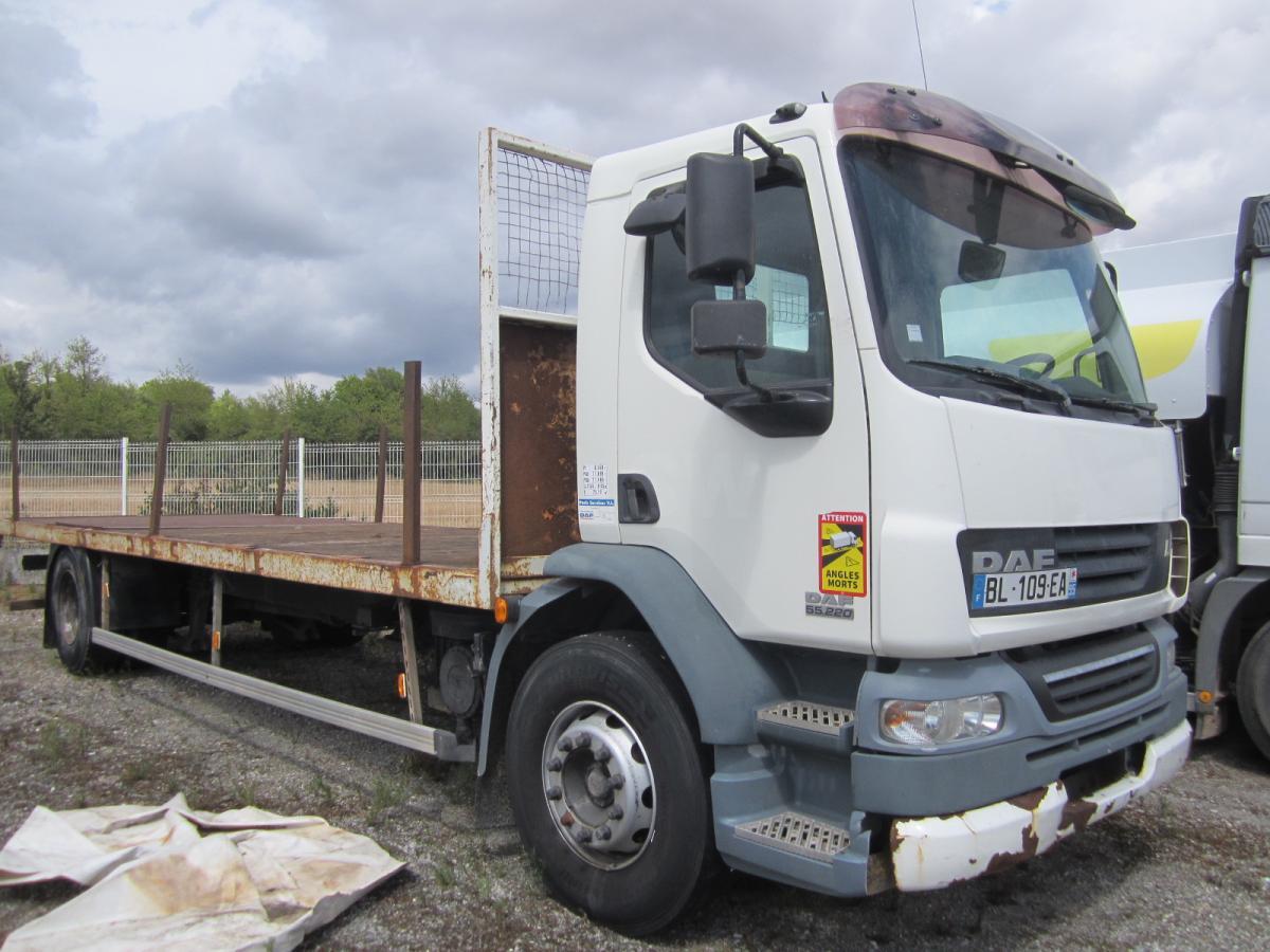 DAF LF55 220 - Dropside/ Flatbed truck: picture 2