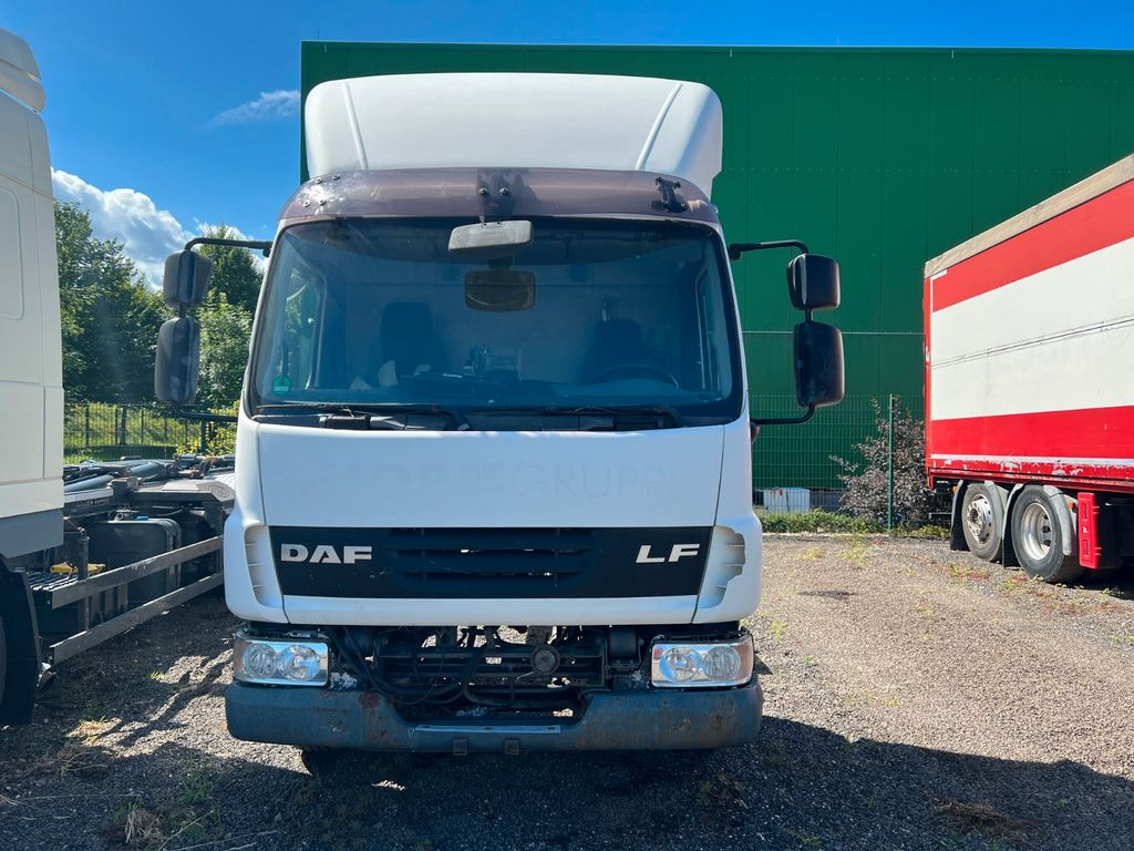 Curtainsider truck DAF LF 45.220 12 to. for PARTS no engine no gearbox!: picture 4