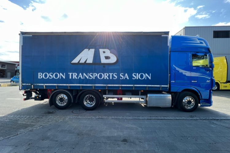 DAF XF510 6x2  - Curtainsider truck: picture 4