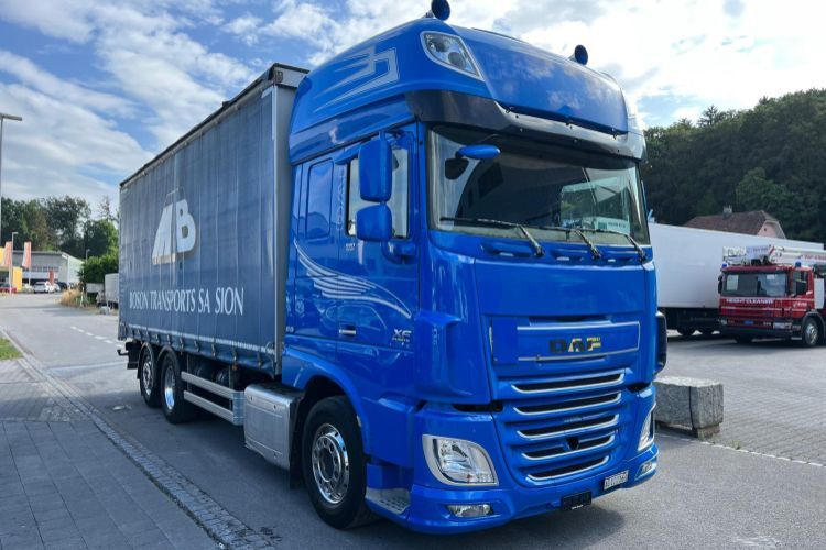 DAF XF510 6x2  - Curtainsider truck: picture 3