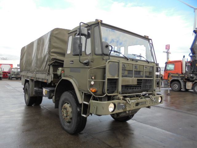 Curtainsider truck DAF YAD 4442 NT 4X4: picture 3