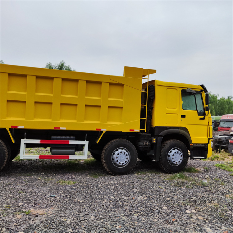 HOWO HOWO 8x4 371hp-Yellow - Tipper: picture 1