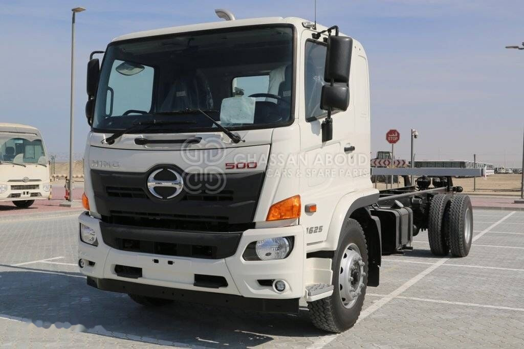 Hino FG – 1625 10.3 - Cab chassis truck: picture 1