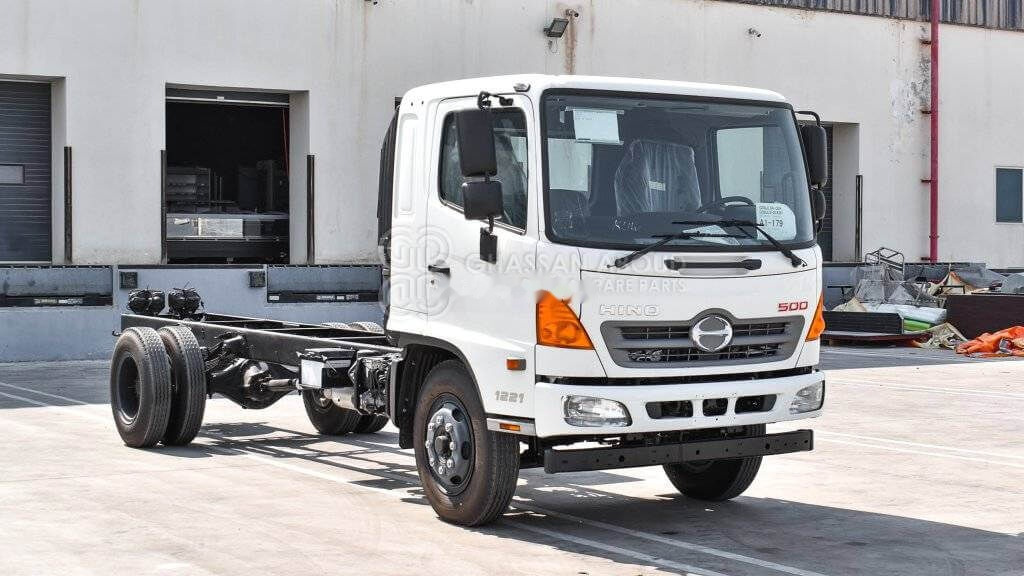 Hino GD - Cab chassis truck: picture 3