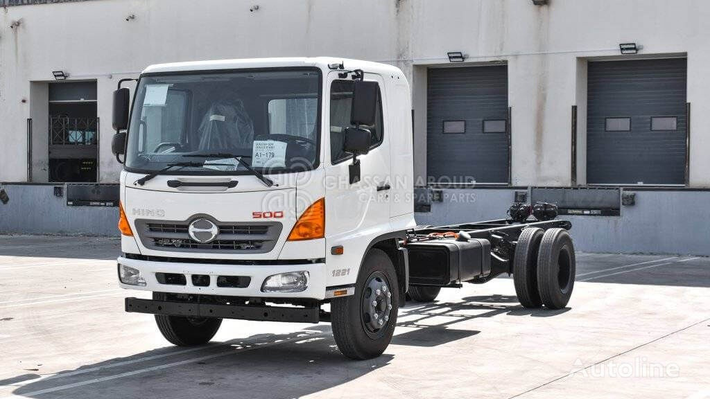 Hino GD - Cab chassis truck: picture 1