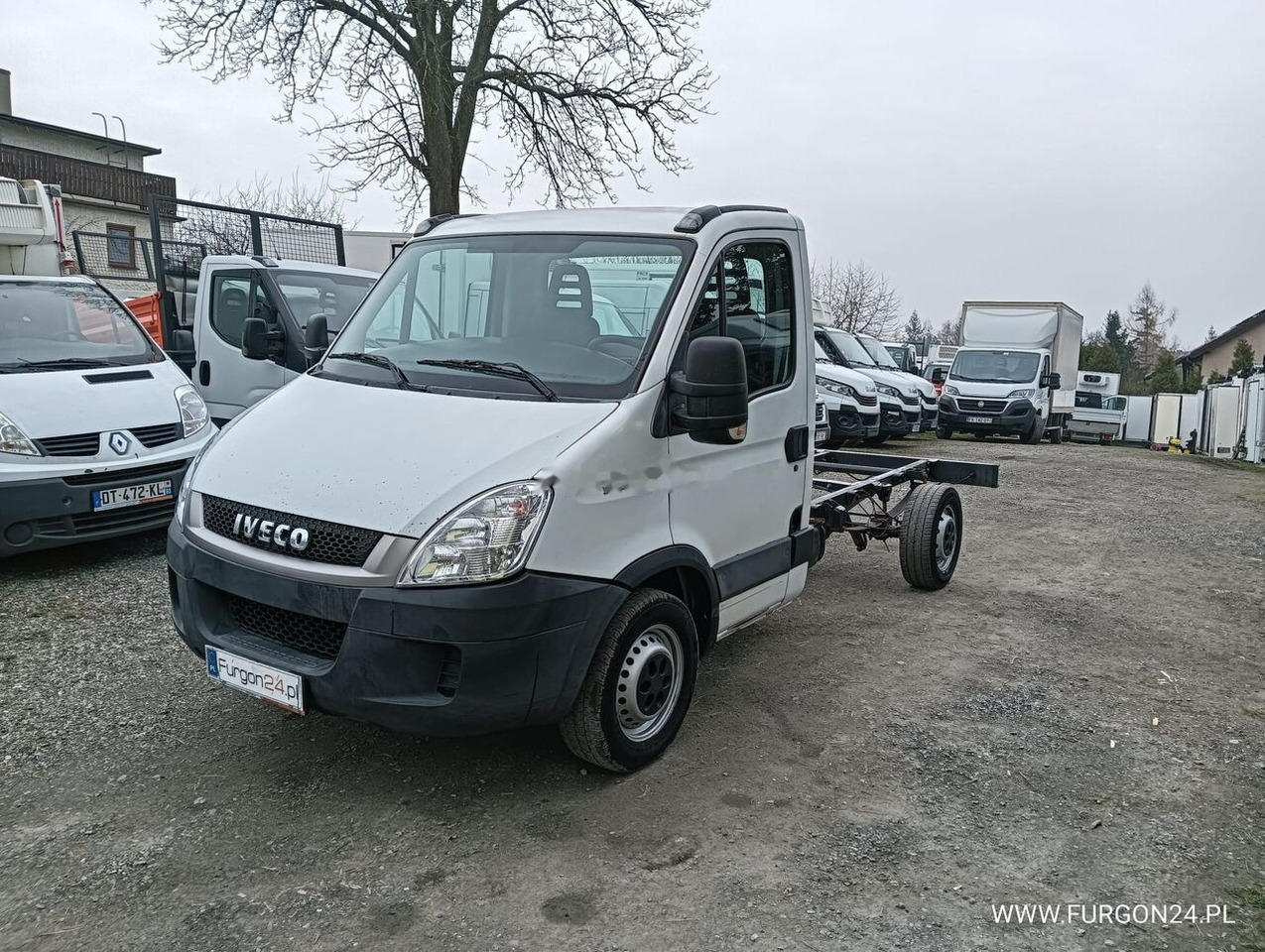 IVECO DAILY 35S11 RAMA DO ZABUDOWY NR 739 - Cab chassis truck: picture 1