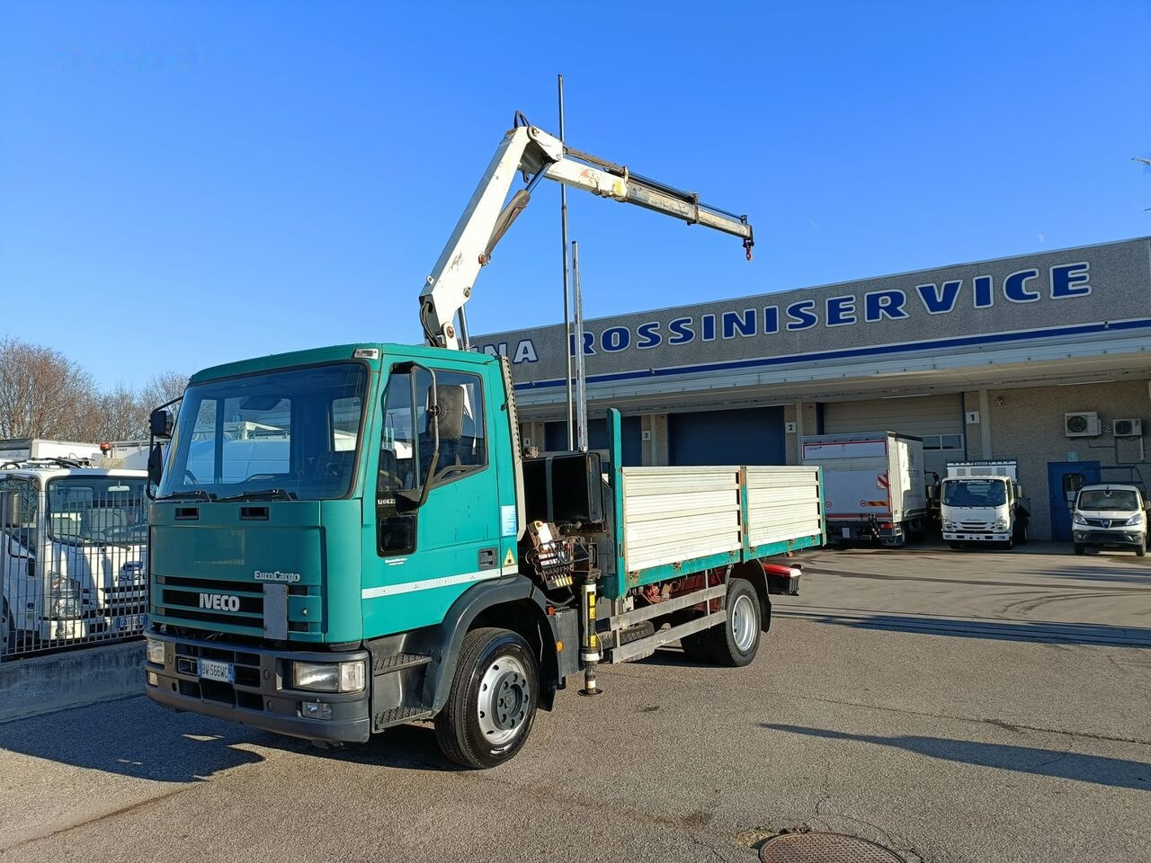 IVECO EUROCARGO 120E23 - Dropside/ Flatbed truck, Crane truck: picture 1