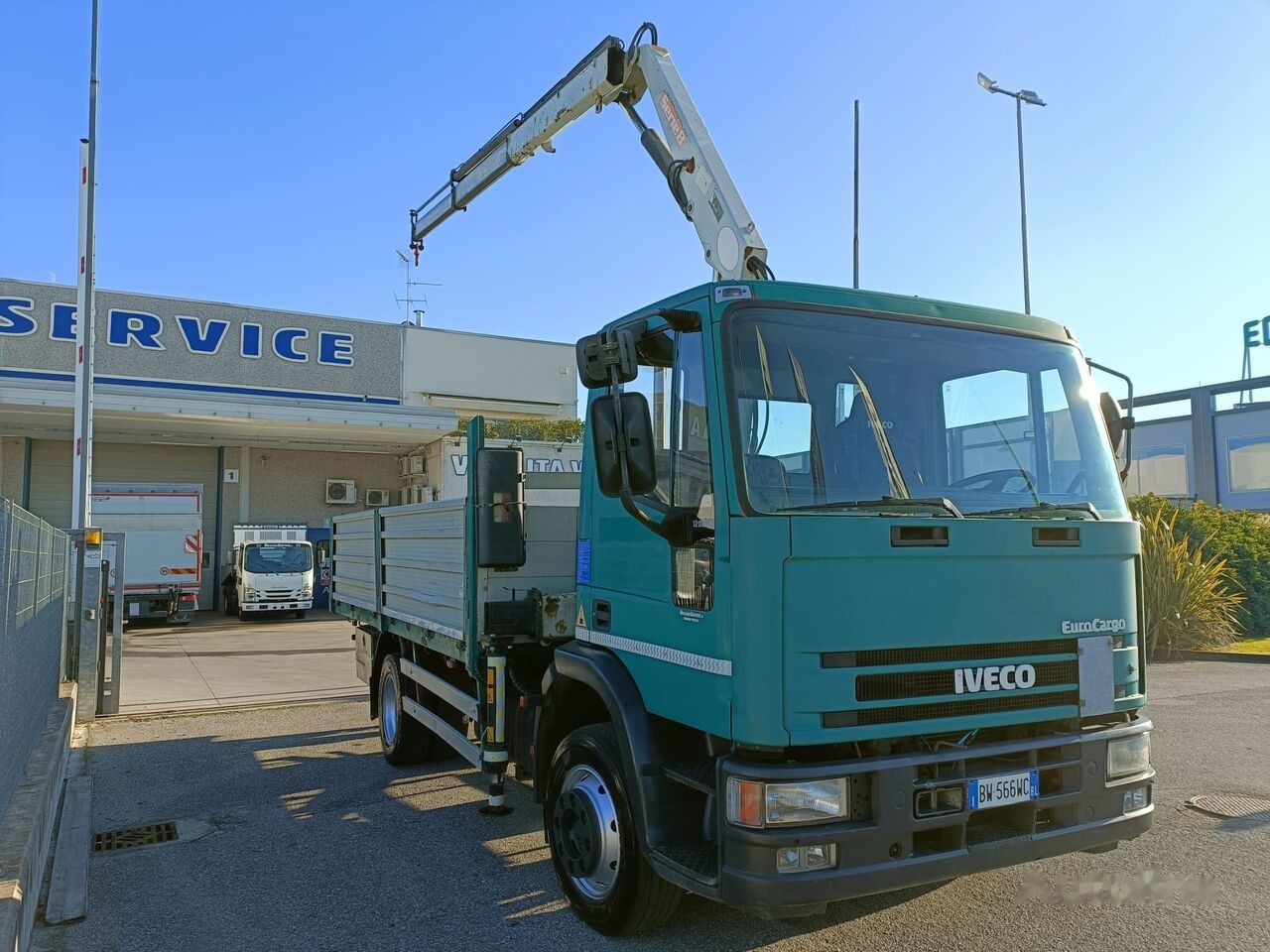 IVECO EUROCARGO 120E23 - Dropside/ Flatbed truck, Crane truck: picture 3