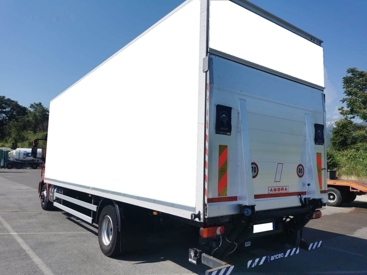 IVECO EUROCARGO 160E32 - Box truck: picture 2