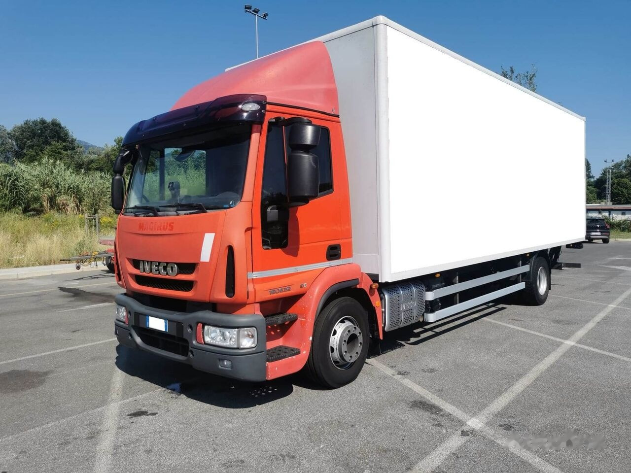 IVECO EUROCARGO 160E32 - Box truck: picture 1