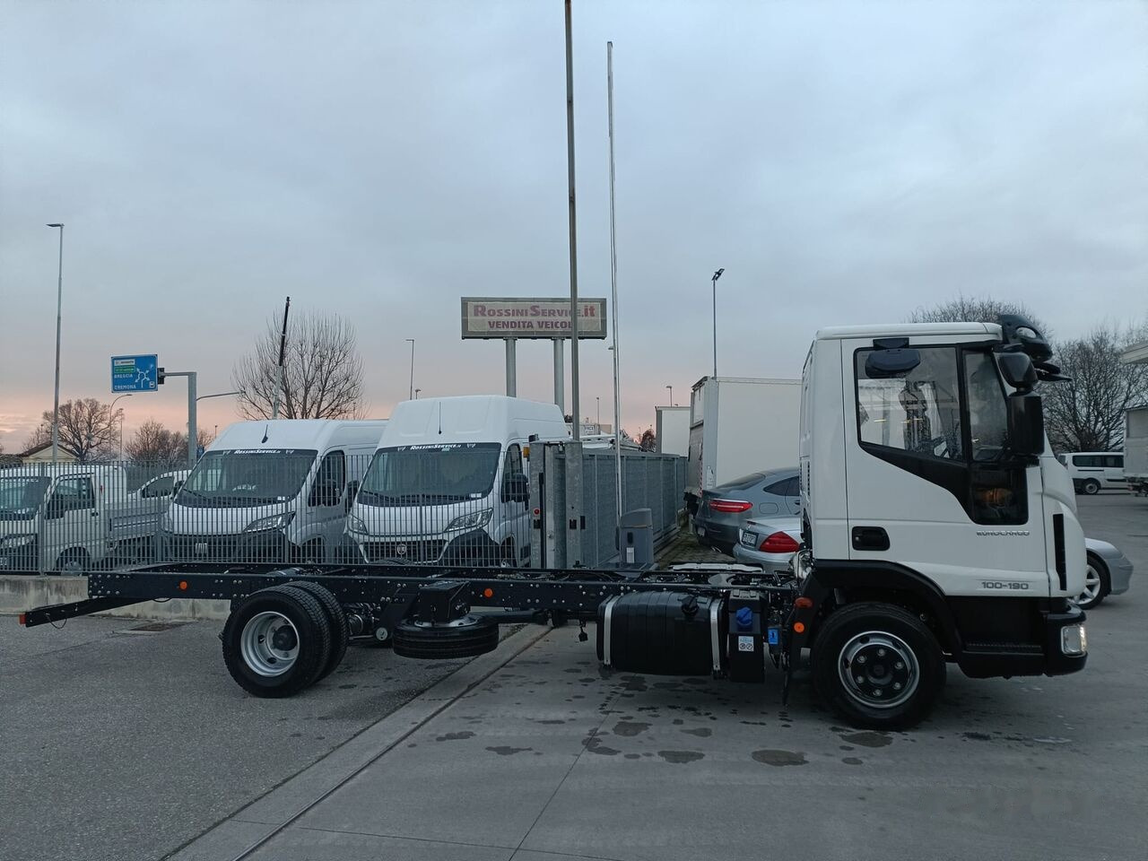 IVECO EUROCARGO ML100E19/P - Cab chassis truck: picture 2