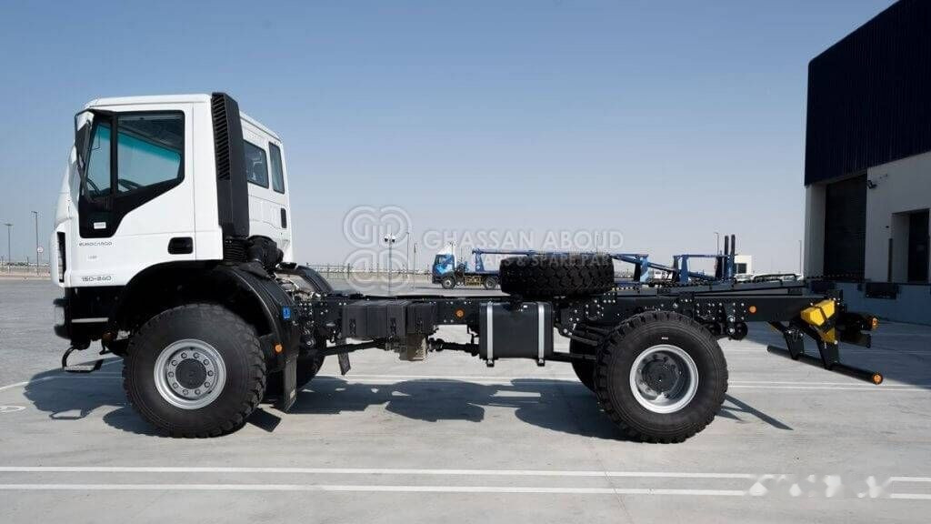 IVECO EUROCARGO ML150 - Cab chassis truck: picture 3