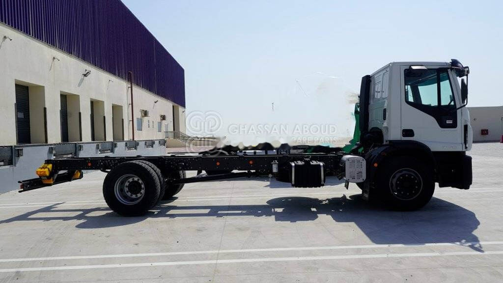 IVECO EuroCargo ML180 - Cab chassis truck: picture 4