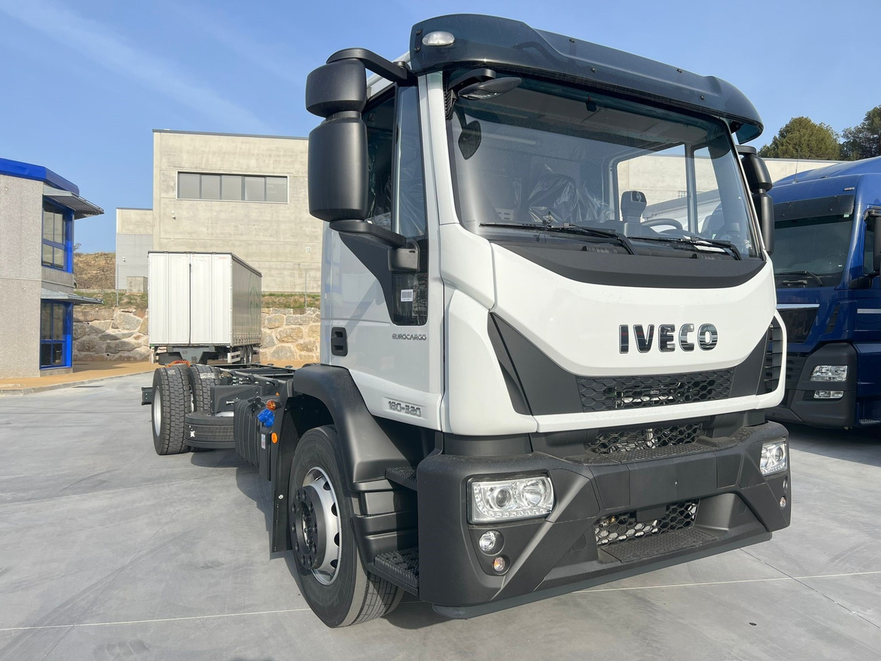 IVECO ML 180EL32 P Eurocargo E6 (Chassis cabina) - Cab chassis truck: picture 2