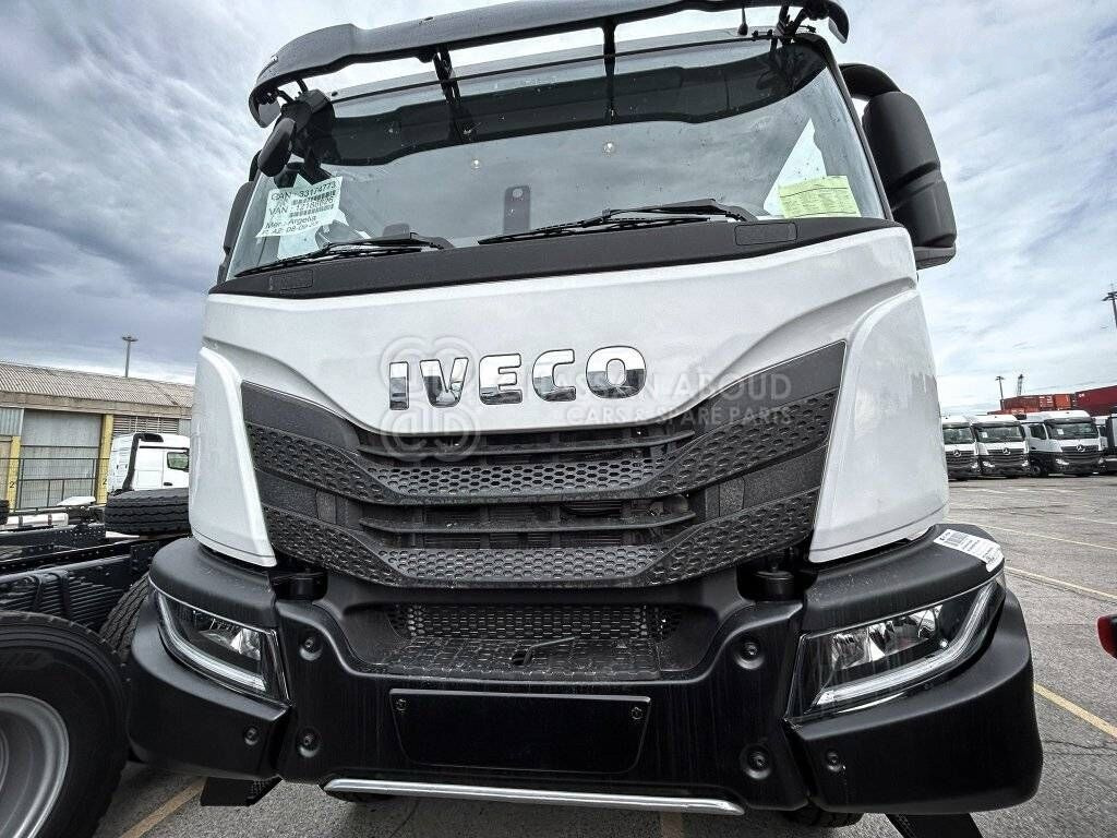 IVECO T-WAY AD380T47H - Cab chassis truck: picture 2