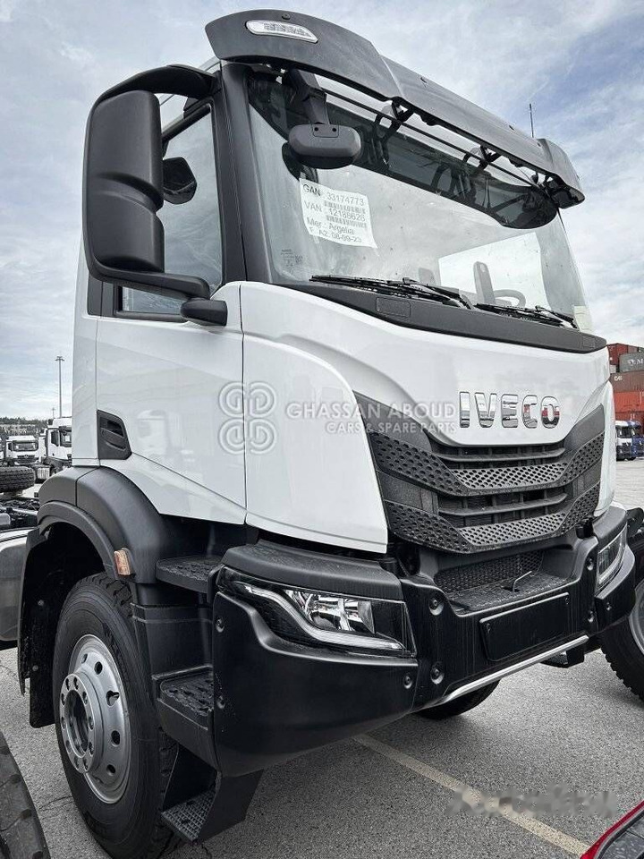 IVECO T-WAY AD380T47H - Cab chassis truck: picture 1