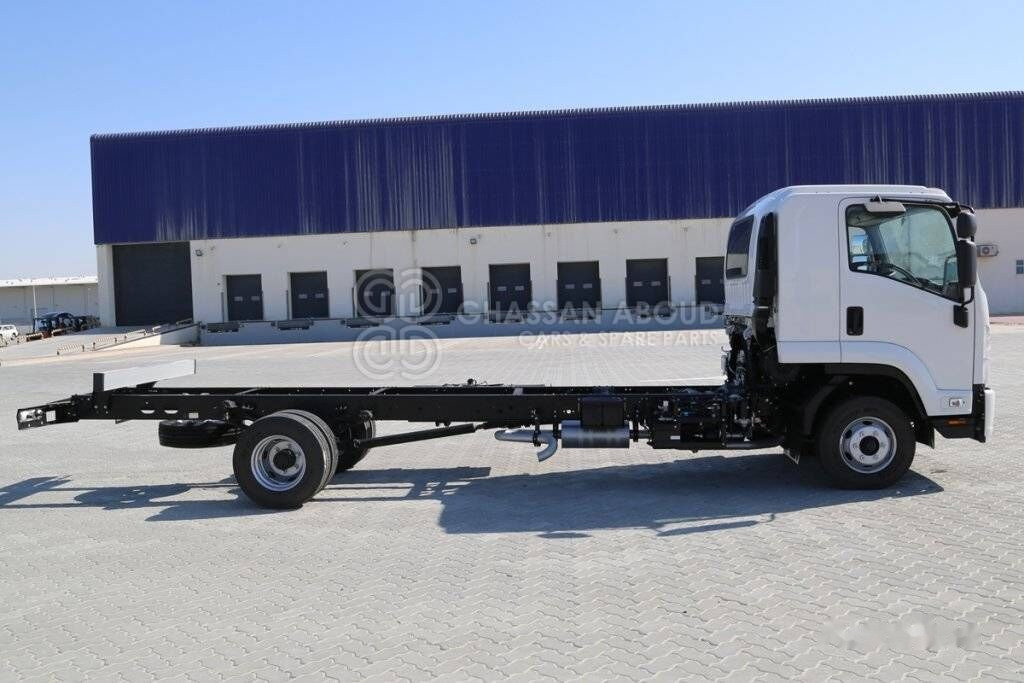 Isuzu FRR - Cab chassis truck: picture 4
