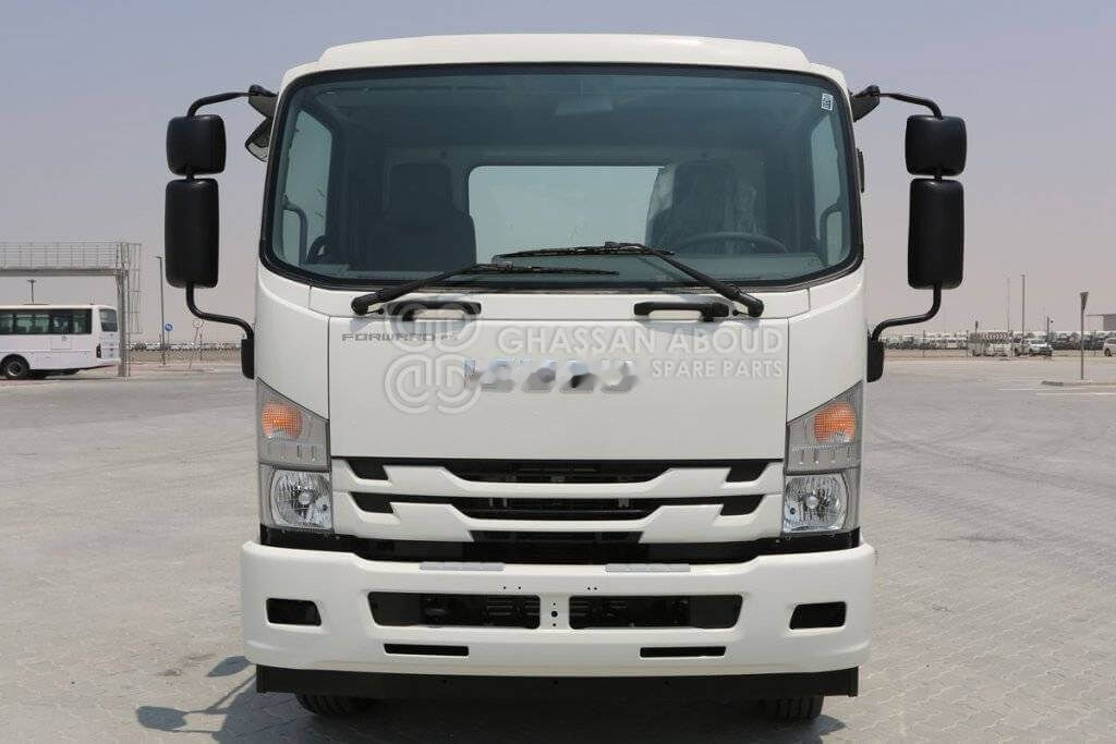Isuzu FSR - Cab chassis truck: picture 2