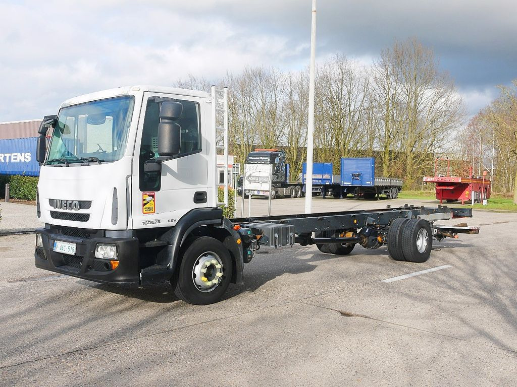 Iveco 160E22 FAHRGESTELL LADEBORDWAND MANUAL GETRIEBE  - Cab chassis truck: picture 2