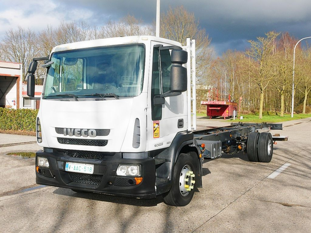 Iveco 160E22 FAHRGESTELL LADEBORDWAND MANUAL GETRIEBE  - Cab chassis truck: picture 1