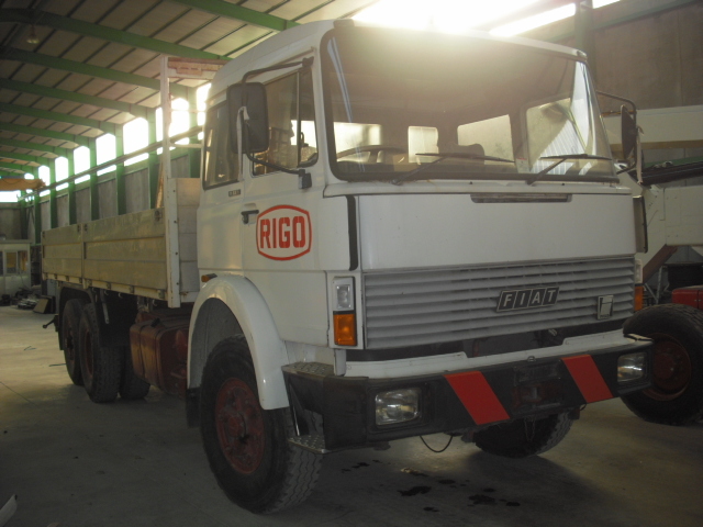 Iveco 190.26 RHD - Dropside/ Flatbed truck: picture 2