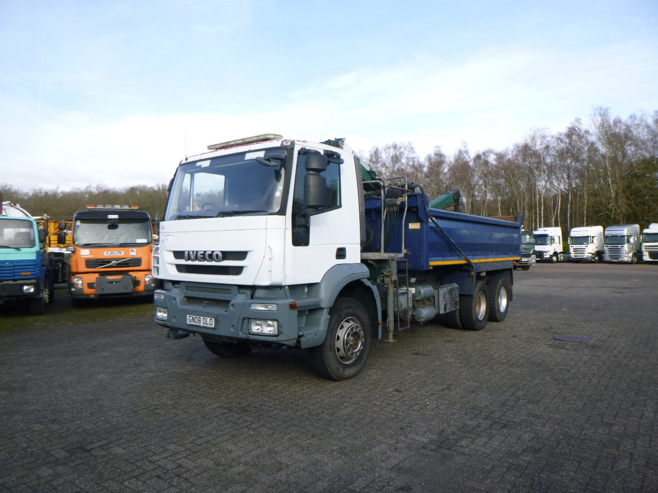 Iveco AD260T33 6X4 RHD tipper + HMF crane - Tipper, Crane truck: picture 5