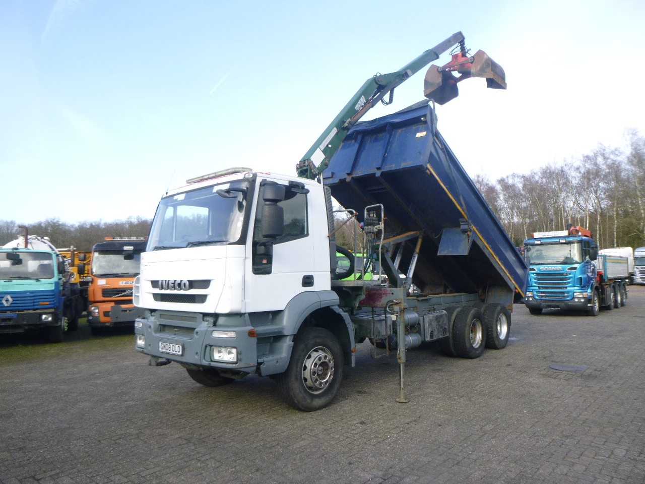 Iveco AD260T33 6X4 RHD tipper + HMF crane - Tipper, Crane truck: picture 1