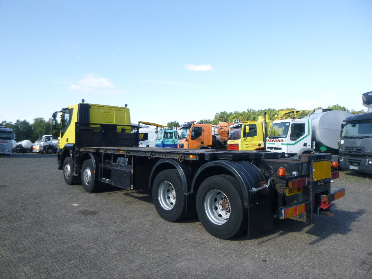 Iveco AT340T45/P 8x4 RHD platform - Cab chassis truck: picture 5