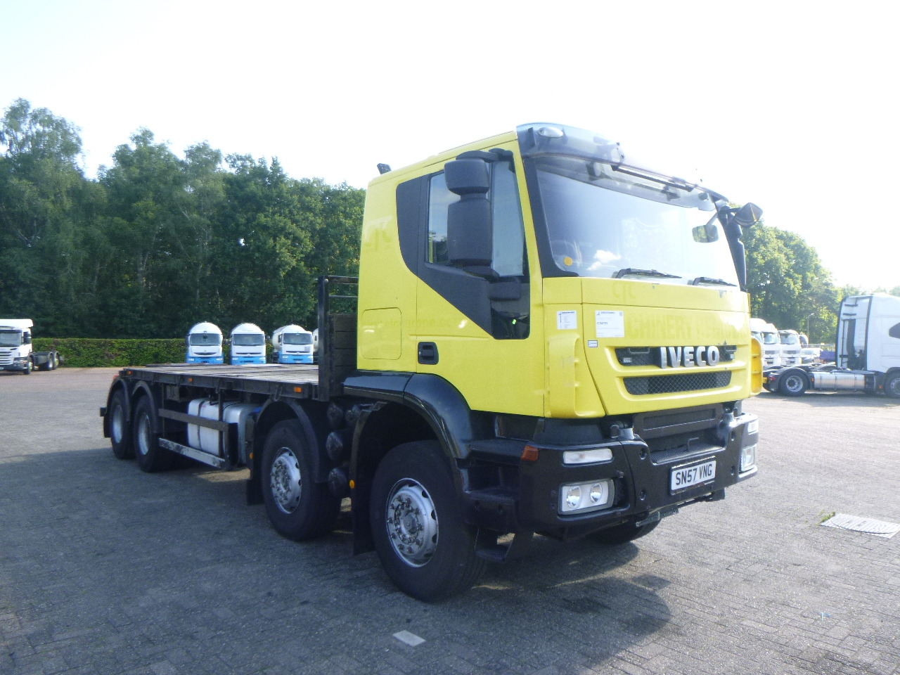 Iveco AT340T45/P 8x4 RHD platform - Cab chassis truck: picture 2