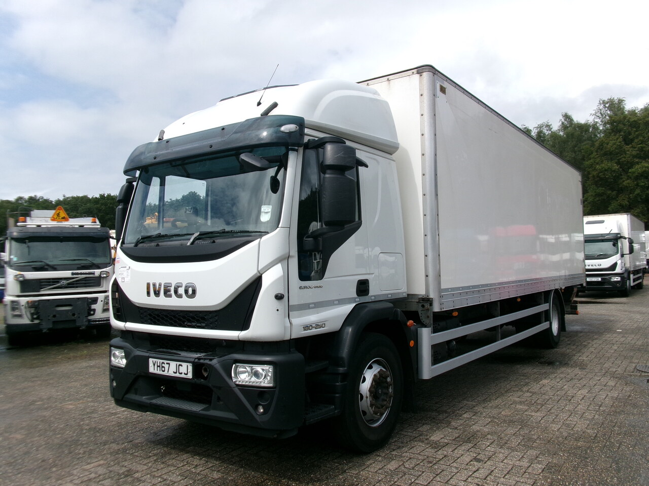 Iveco Eurocargo 180E25S RHD 4x2 Euro 6 Closed box - Box truck: picture 1