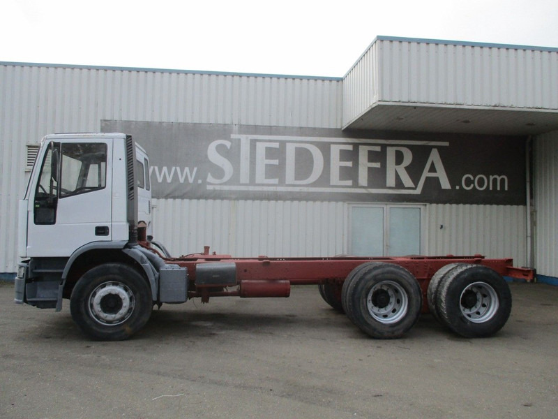 Iveco Eurotakker 260 E 34 , Manual , 6x4 , Euro 2 - Cab chassis truck: picture 2