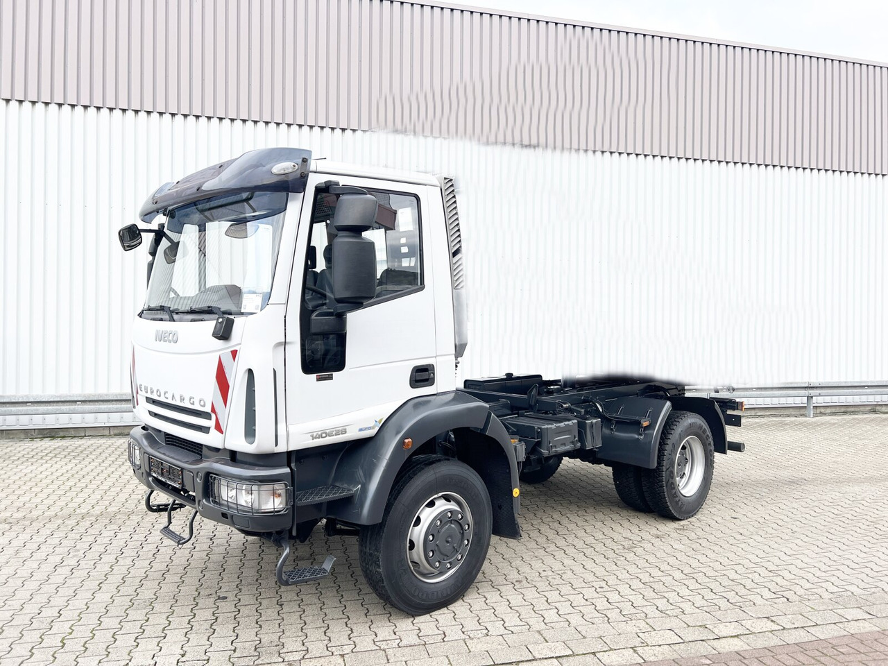 Iveco ML 140 E 28 ML 140 E 28/4x4, Womo Doppelsitzbank - Cab chassis truck: picture 1