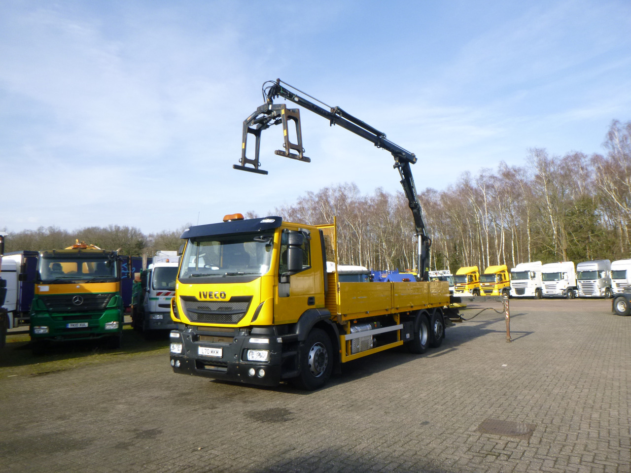 Iveco Stralis 310 6x2 Euro 6 RHD + Atlas 105.2 crane - Dropside/ Flatbed truck, Crane truck: picture 1