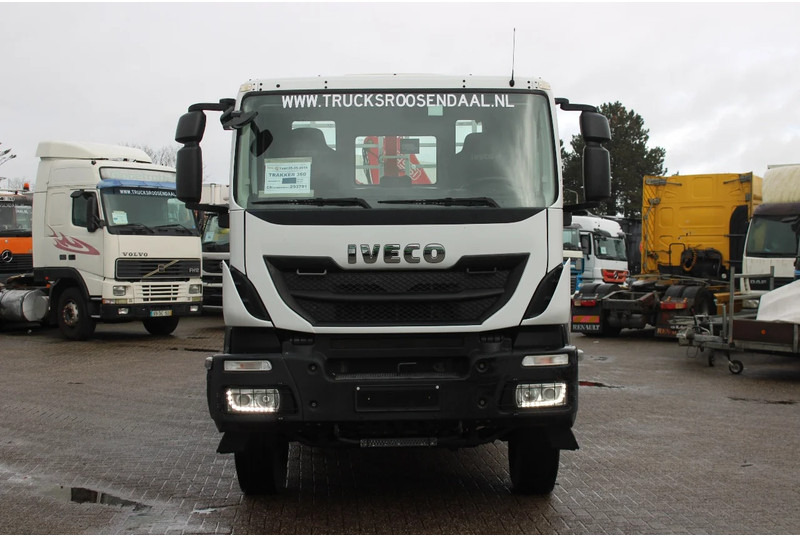 Iveco Trakker 360 6X4+ EURO 6 + FASSI F175A.0.22 - Crane truck: picture 3