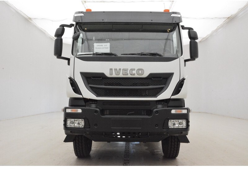 Iveco Trakker 380 - 6x4 - Tipper: picture 2