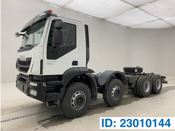 Cab chassis truck IVECO Trakker