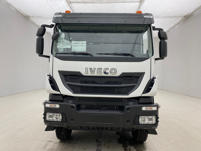 Iveco Trakker 420 - 8x4 - Tipper: picture 2